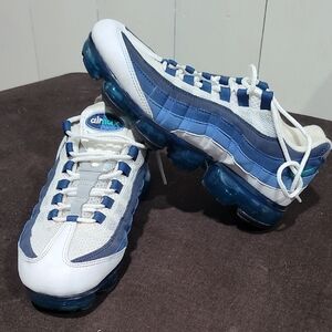Nike Air Max 95 Blue and White Sneakers